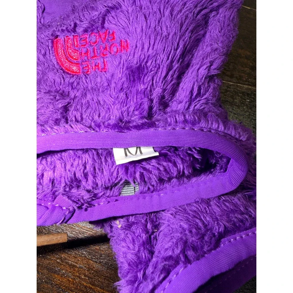 The North Face Kids Purple Fuzzy Fleece Gloves with Pink Logo‎ Size M